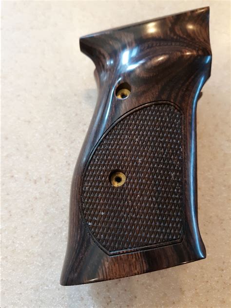<b>Grips</b> for Smith & Wesson / <b>Model</b> <b>41</b> Goncalo Alves - The most popular, light with dark figure Pau Ferro - Looks like dark walnut Lamo Camo - Camouflage laminate Rosewood Laminate - Deep rose-colored laminate Kingwood - Violet to dark with deep figure Product is temporarily unavailable due to supply of materials available. . Nill grips for sampw model 41